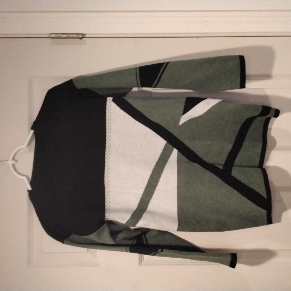 Sweater/long sleeve shirt green, black, white
